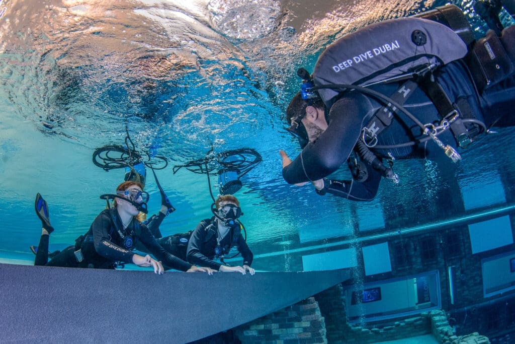 Deep-Dive-Dubai-kids-first-Nomad-dive Young divers at Deep Dive Dubai experiencing their first dive with the BLU3 Nomad system.