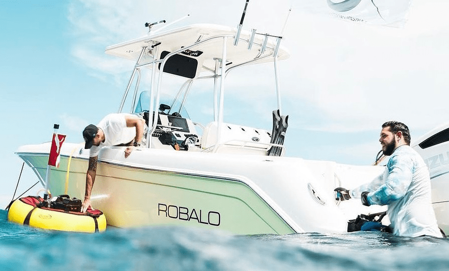 sealion-from-boat-battery-powered-dive-system-robalo Launching the SeaLion from a Robalo boat